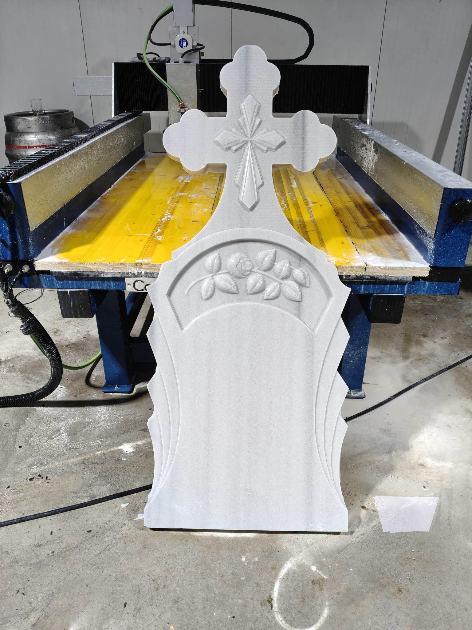 Lucrare CNC — cruce pe mașina CNC