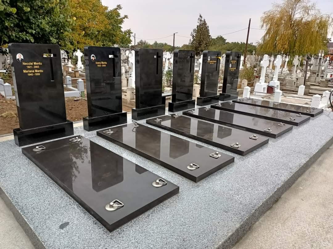 Monumente granit negru — serie